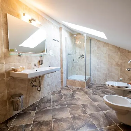 Kiska ゲストハウス レヴォチャ